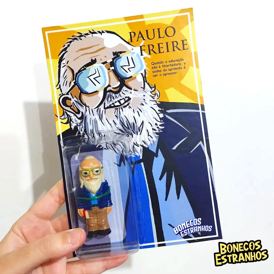 Boneco Estranho Paulo Freire
