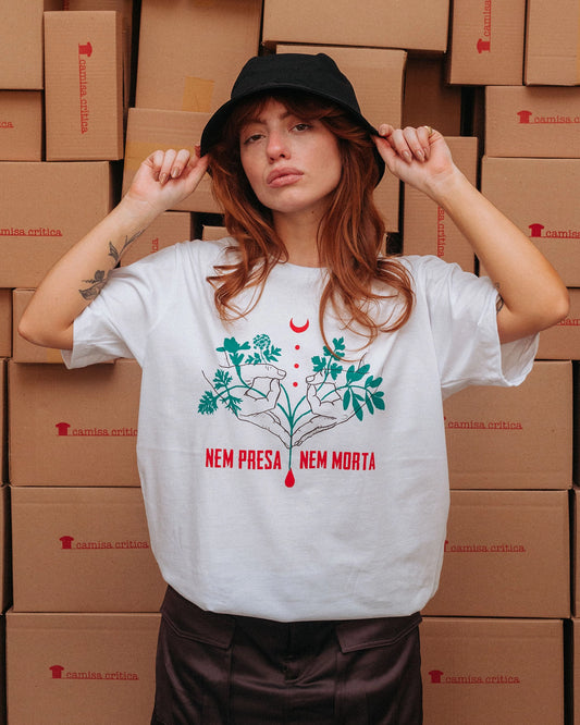 Camiseta Básica Nem Presa Nem Morta