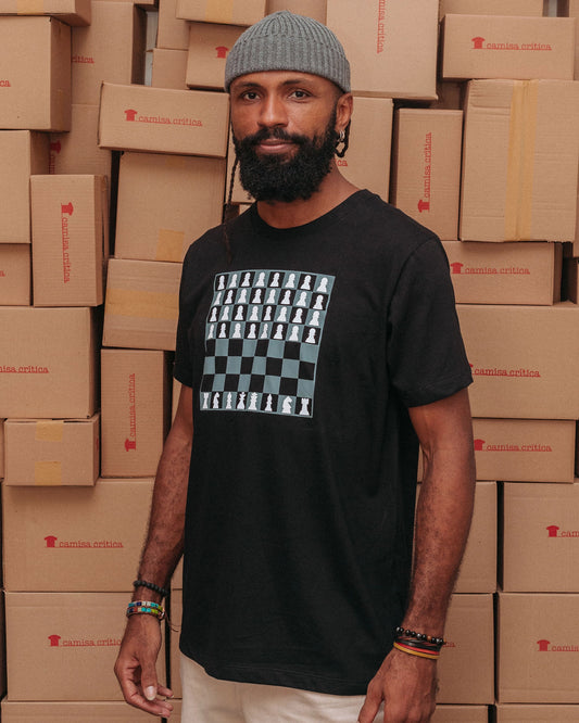 Camiseta Básica Xadrez da Revolução
