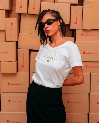 Camiseta Baby Look Liberte.