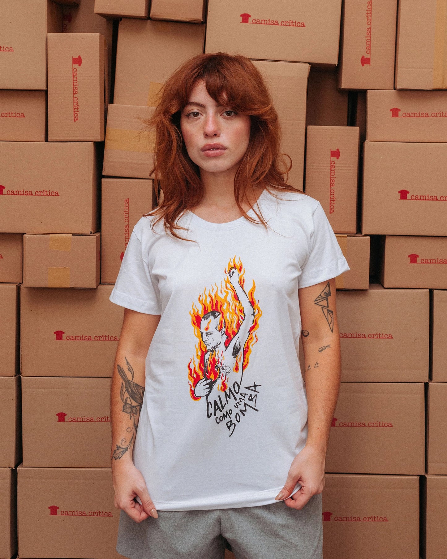 Camiseta Baby Look Marighella - Calmo Como Uma Bomba