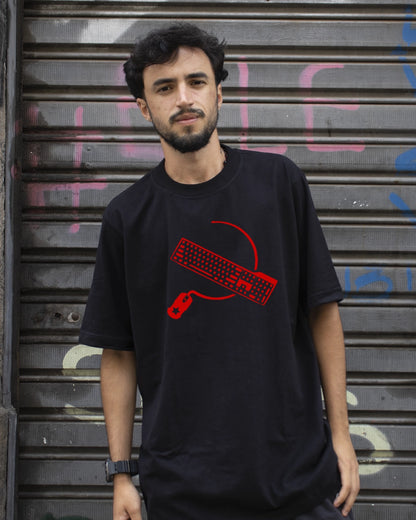 Camiseta Oversized Foice e Teclado