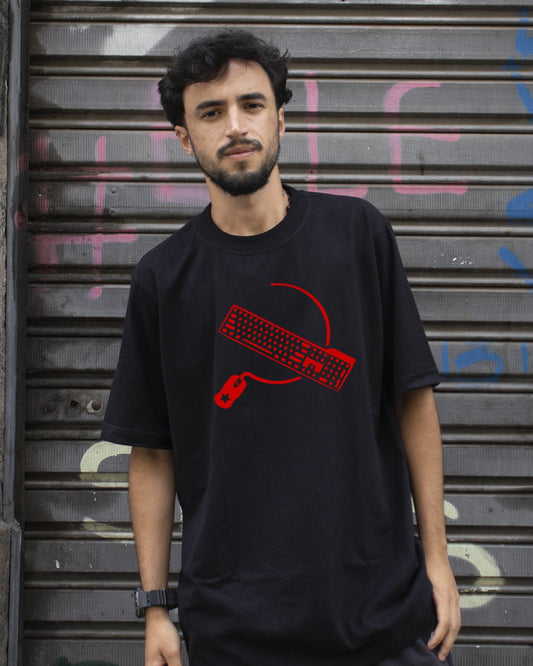 Camiseta Oversized Foice e Teclado