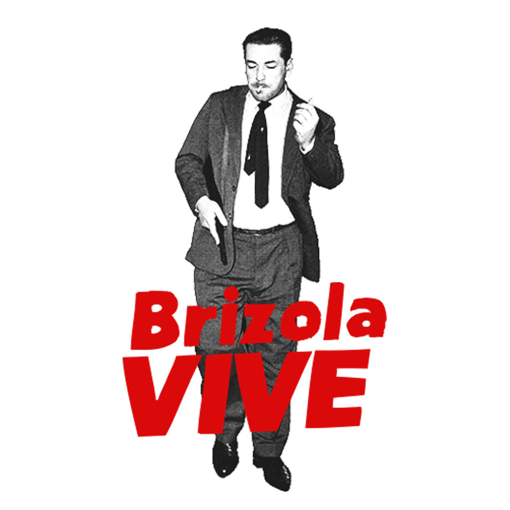 Camiseta Básica Estampa: Brizola de terno e gravata, cigarro na boca e metralhadora na mão durante a Campanha da Legalidade em 1961 contra o golpe pra derrubar o vice presidente João Goulart. Sobreposto está o texto: BRIZOLA VIVE