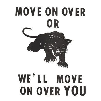 Estampa: Texto acima: Move on over or; Imagem de uma pantera no meio; Texto abaixo: we'll move on over you. Tradução: Siga em frente ou seguiremos sobre você.