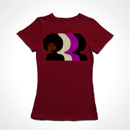 Camiseta Baby Look Estampa:  Angela davis de perfil com três cópias coloridas do seu perfil por trás 1a direita.