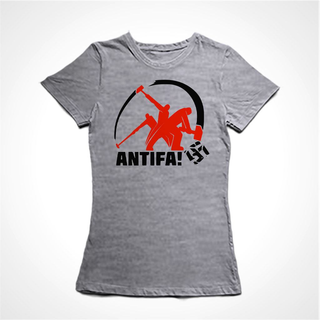 Camiseta Baby Look Estampa:  Imagem sequência de uma marretada num suástica com o texto ANTIFA! abaixo