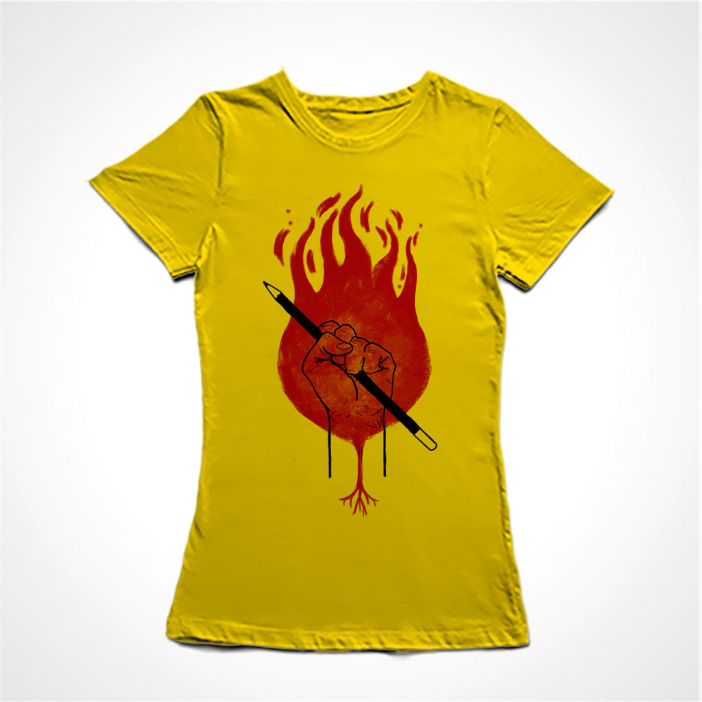 Camiseta Baby Look Estampa: Punho cerrado com um lápis na mão sobrepostos à uma raiz e um círculo de fogo.