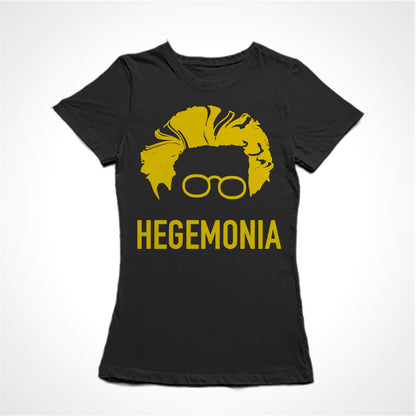 Camiseta Baby Look Estampa:  Cara de Antonio Gramsci desenhada apenas com o cabelo e seu óculos redondos. Abaixo está escrito: HEGEMONIA