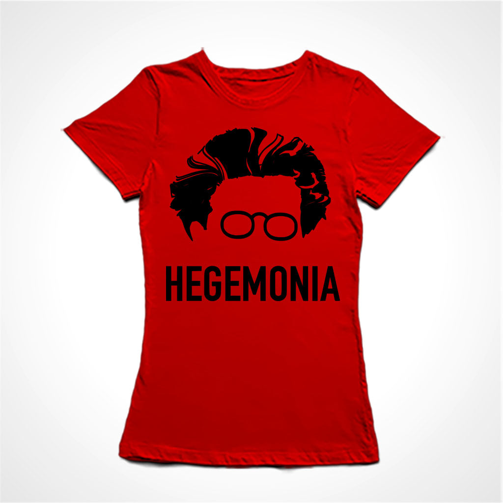  Camiseta Baby Look Estampa:  Cara de Antonio Gramsci desenhada apenas com o cabelo e seu óculos redondos. Abaixo está escrito: HEGEMONIA