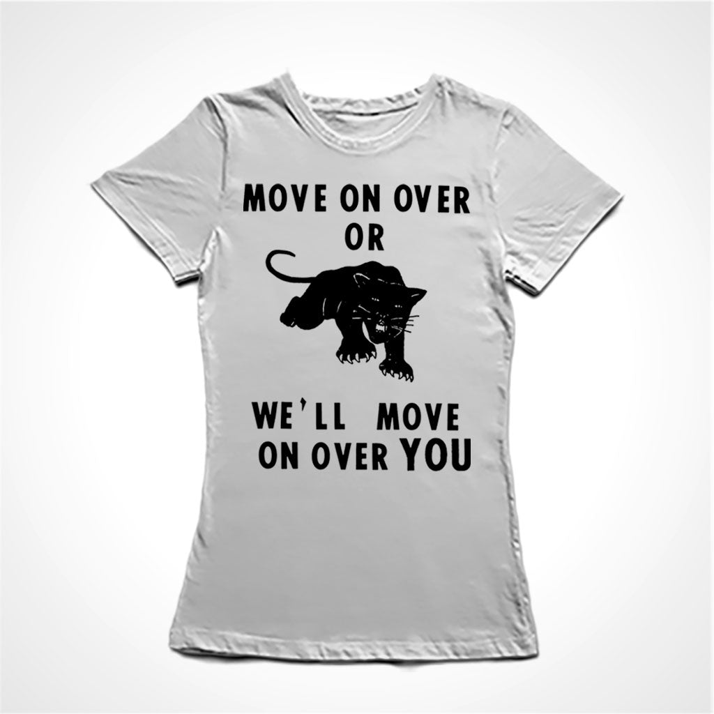 Camiseta Baby Look Estampa:  Texto acima: Move on over or; Imagem de uma pantera no meio; Texto abaixo: we'll move on over you