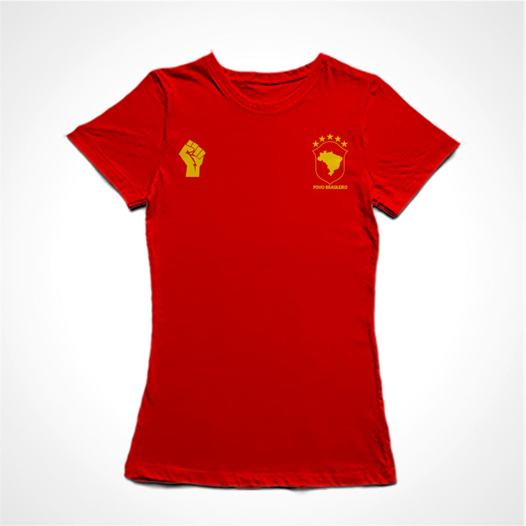 Camiseta Baby Look Estampa: CAMISETA “TIPO DE FUTEBOL”  à esquerda onde ficam os símbolos de material esportivo há um punho cerrado. No lado direito, no coração, um brasão da cbf alterado: as 5 estrelas encima, no meio, em vez de cbf há o mapa do brasil. E, embaixo, ao invés de BRASIL, está escrito POVO BRASILEIRO