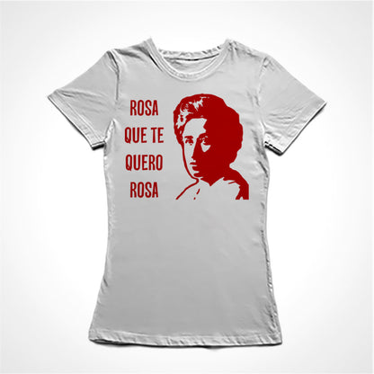 Camiseta Baby Look. Estampa: texto à esquerda: Rosa que te quero rosa, à direita o rosto de Rosa Luxemburgo