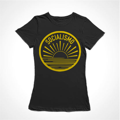 Camiseta Baby Look  Estampa: mar, sol e texto SOCIALISMO acima envoltos por um círculo traçado
