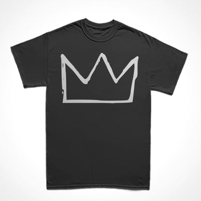 Camiseta Básica Estampa: Ilustração de uma coroa ao estilo construído por Jean-Michel Basquiat.