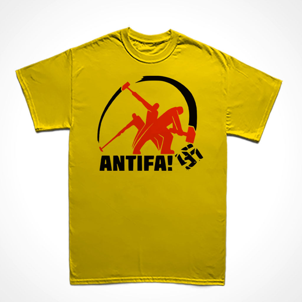 Camiseta Básica Estampa: Imagem sequência de uma marretada num suástica com o texto ANTIFA! abaixo