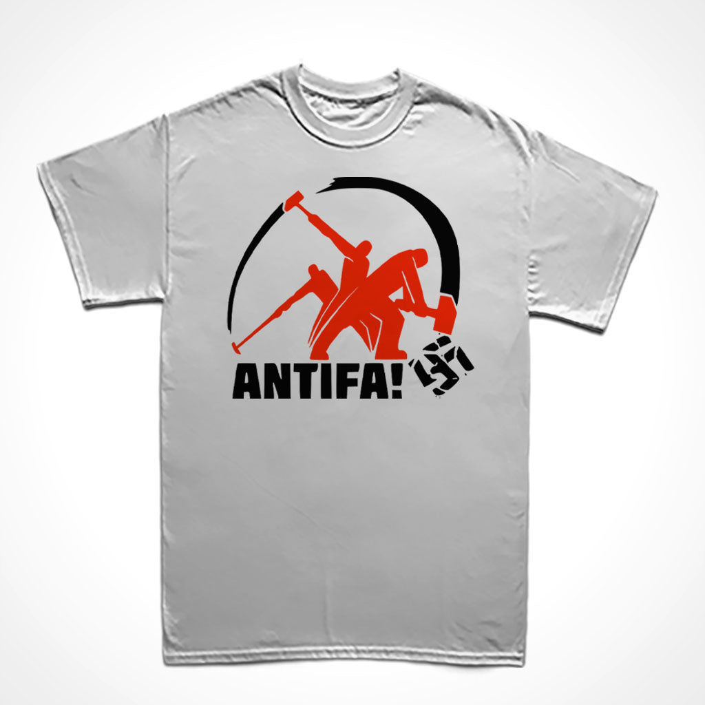 Camiseta Básica Estampa: Imagem sequência de uma marretada num suástica com o texto ANTIFA! abaixo