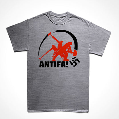 Camiseta Básica Estampa: Imagem sequência de uma marretada num suástica com o texto ANTIFA! abaixo