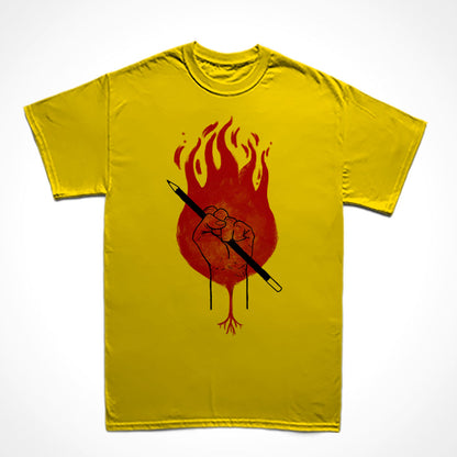 Camiseta Básica Estampa: Punho cerrado com um lápis na mão sobrepostos à uma raiz e um círculo de fogo.