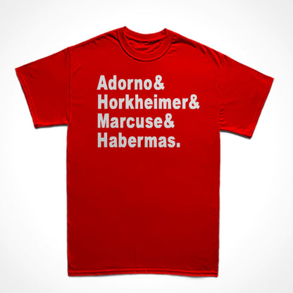 Camiseta Básica Estampa: Texto com um nome em cada linha: Adorno& Horkheimer& Marcuse& Habermas.