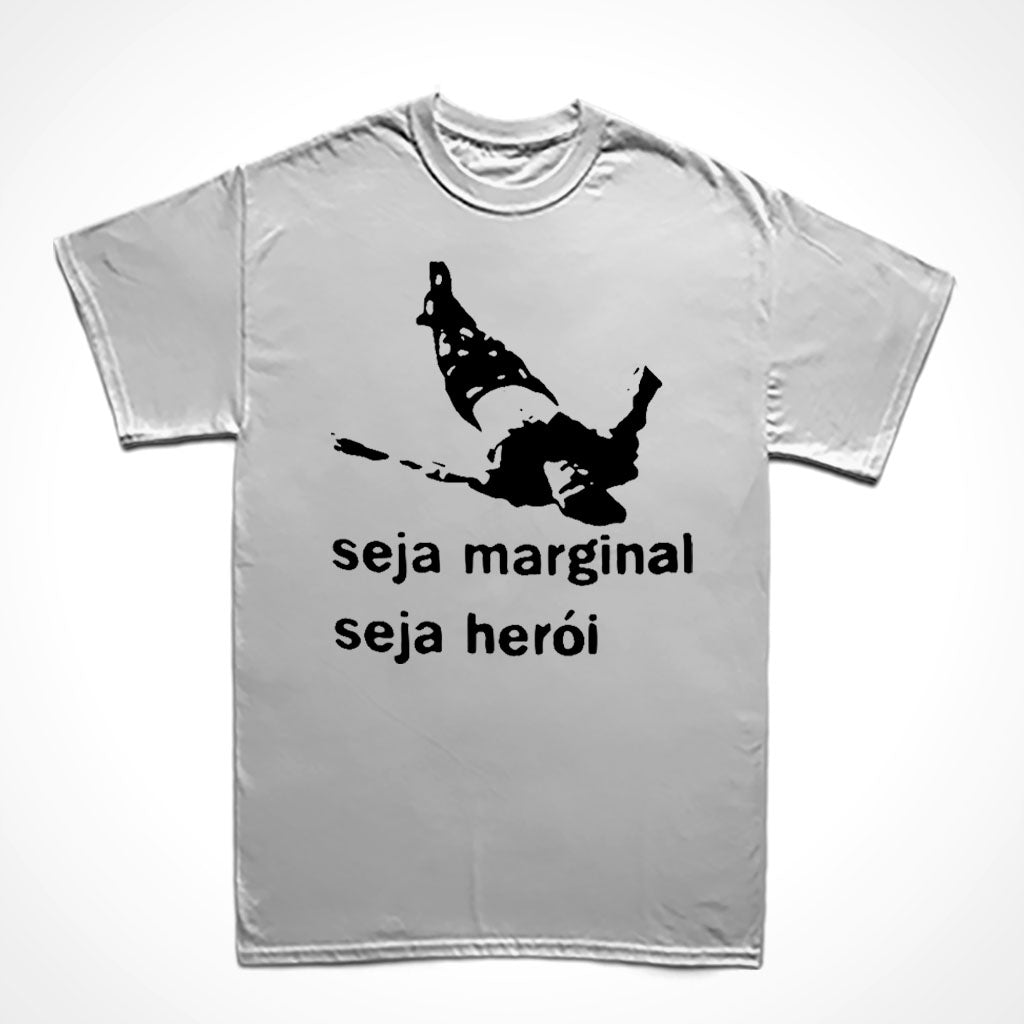 Camiseta Básica Estampa: Encima um corpo estendido no chão. Embaixo a frase: seja marginal seja herói.