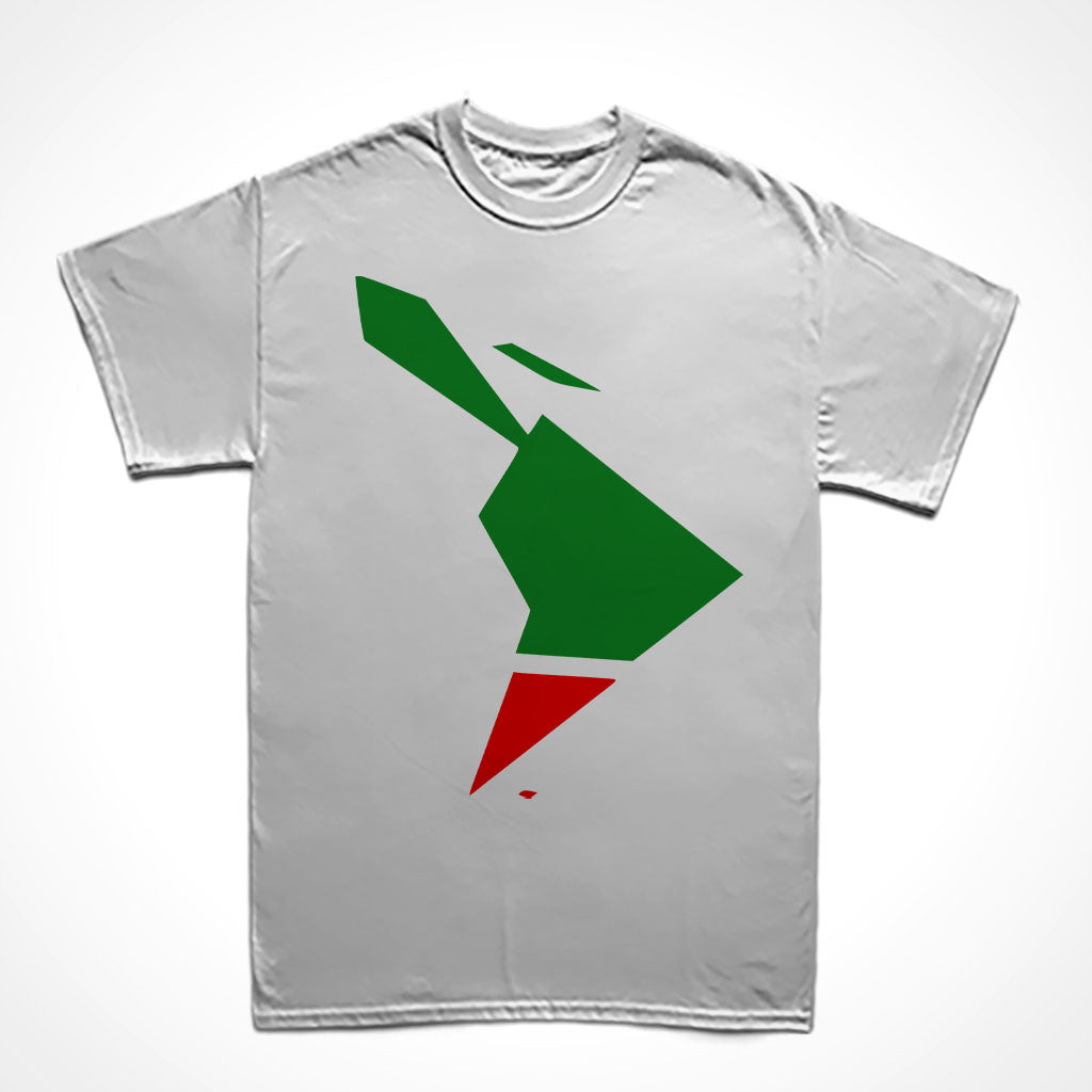 Camiseta Básica Estampa: Imagem estilizada do mapa da américa latina em verde e vermelho como se fosse um país só.
