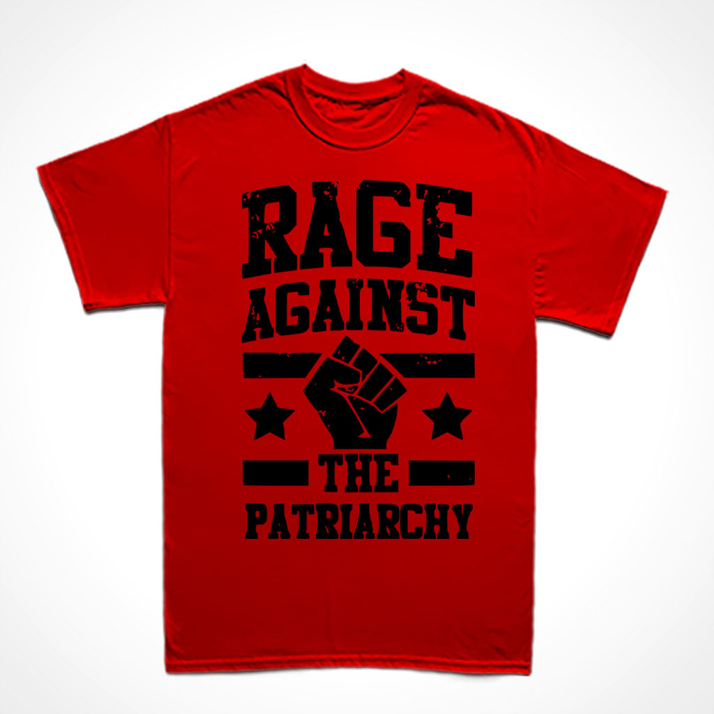 Camiseta Básica Estampa: texto Rage Against The Patriarchy com punho cerrado no meio com duas estrelas, uma de cada lado, e duas linhas paralelas