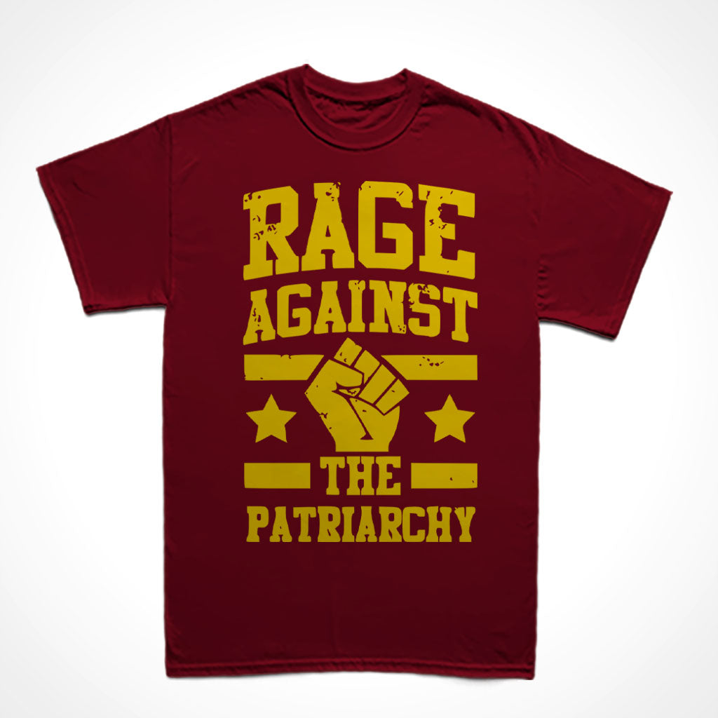 Camiseta Básica Estampa: texto Rage Against The Patriarchy com punho cerrado no meio com duas estrelas, uma de cada lado, e duas linhas paralelas