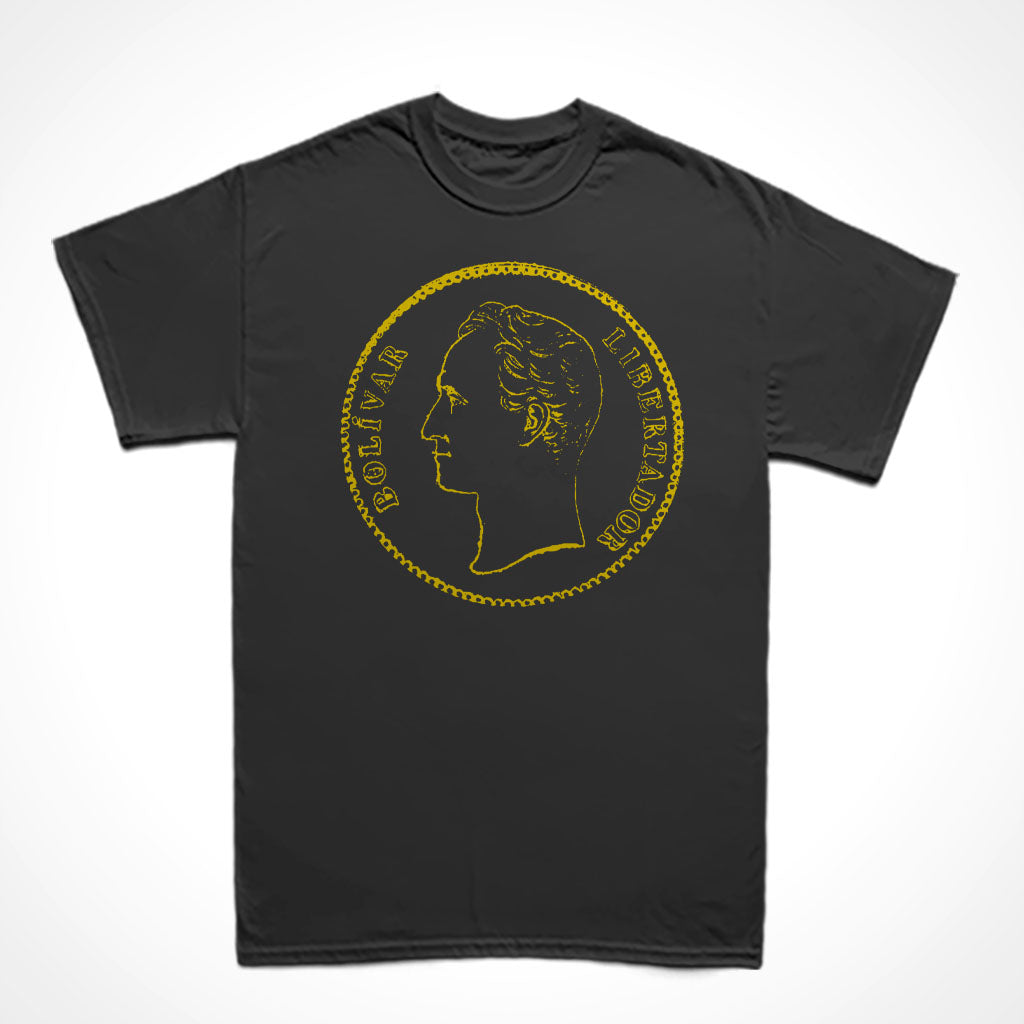 Camiseta Básica Estampa: Inspirada numa moeda venezuelana onde se tem escrito de um lado “bolívar”, no meio a cara de Simon Bolivar de perfil e no outro lado está escrito “libertador".