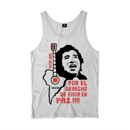 Camiseta Regata. Estampa: Ilustração composta de texto e imagens: texto “victor jara” à esquerda. Ainda na esquerda um violão com o tampo em formato da América do Sul. À direita encima o rosto de Victor Jara cantando e baixo dele o texto: por el derecho de vivir en paz!!!!