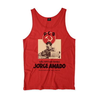 Camiseta Regata. Estampa: Acima a insígnia do PCB com a foice e o martelo. No meio uma foto de Jorge Amado fumando e escrevendo numa maquina de escrever. Abaixo está escrito: Para deputado federal Jorge Amado Romancista do Povo