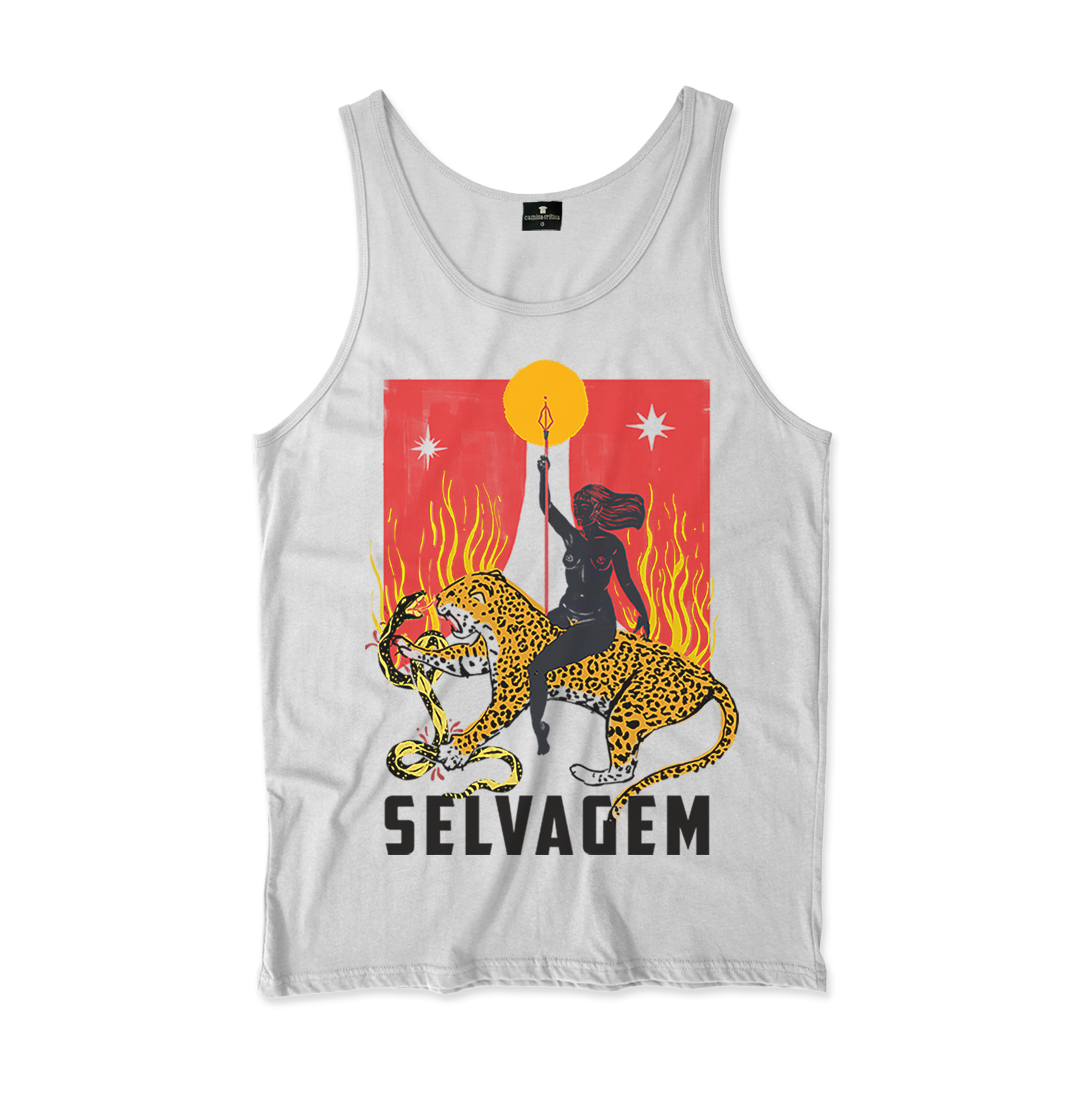 Camiseta Regata. Estampa:Fundo com estrelas, lua e chamas. Imagem central: mulher com uma lança na mão, montada numa onça que ataca uma cobra preta e amarela. Embaixo o texto: Selvagem